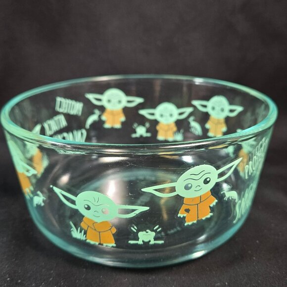 Pyrex Glass Snack Attack Bowl Star Wars Mandalorian Baby YODA 4-Cup NO LID - Picture 3 of 10